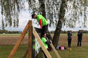 pastetten laeuft hindernisse am sportplatz